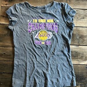 Vintage lakers shirt